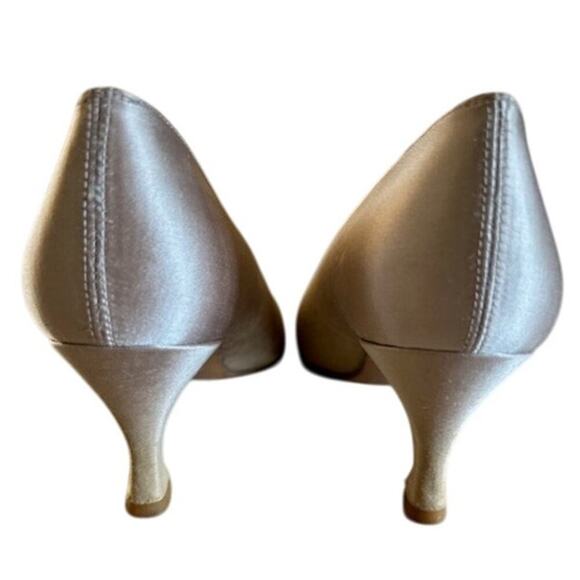 Stuart Weitzman Mid Corniche Satin Pumps 8.5 B – Ivory/White - Picture 4 of 10